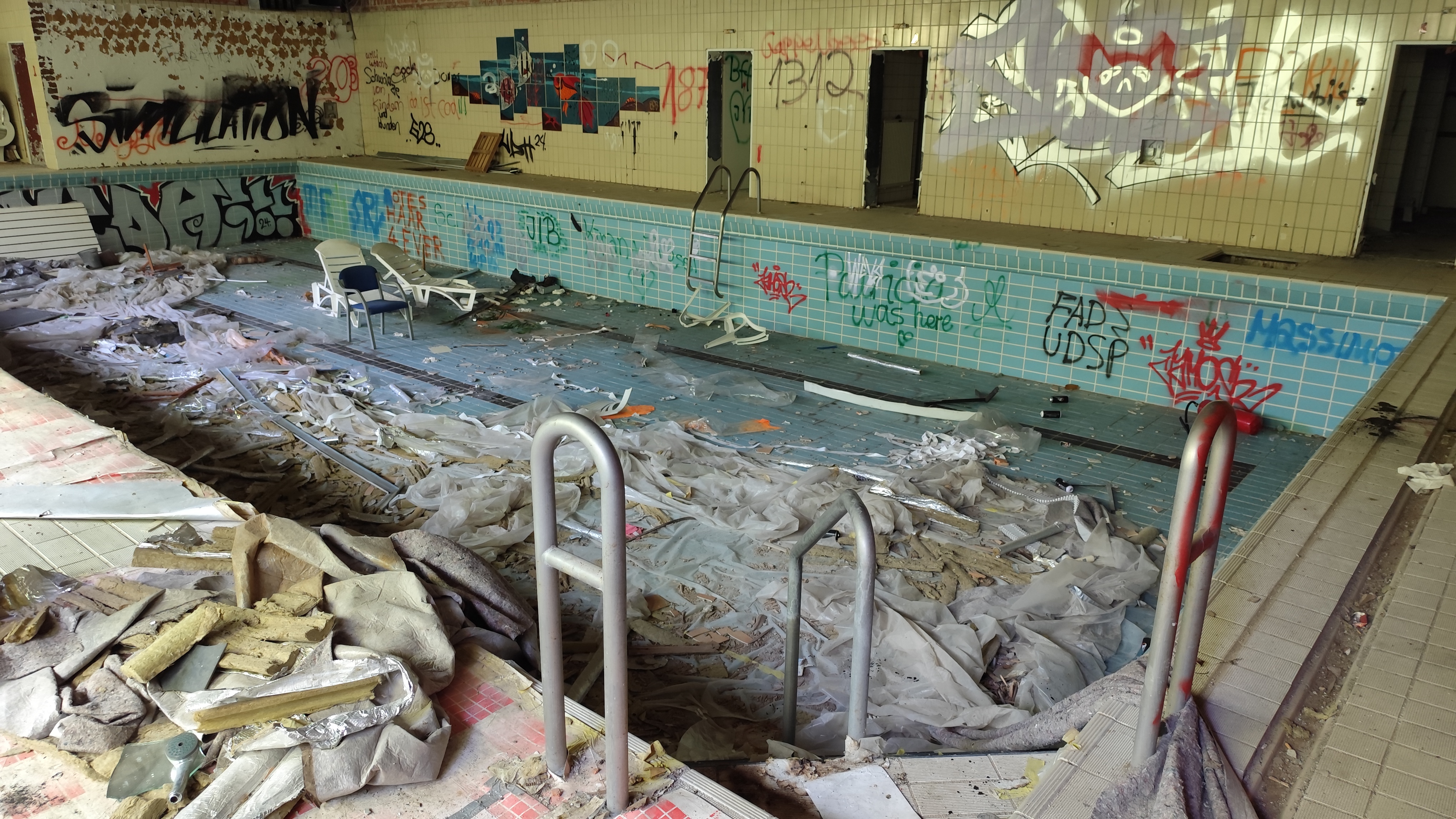 Schwimmbecken